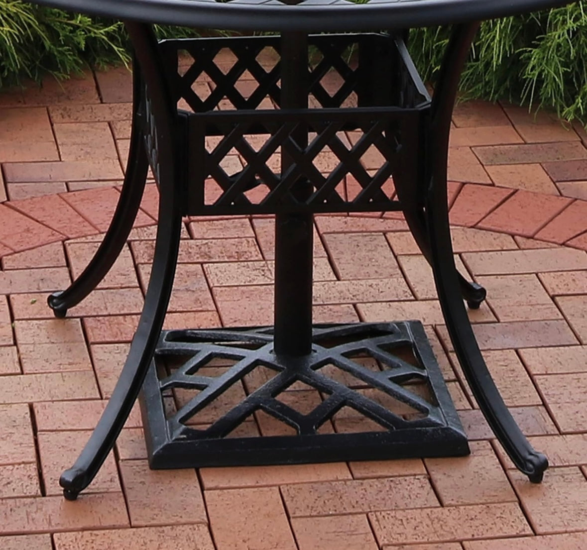 Retail Le$$ - Black metal umbrella base