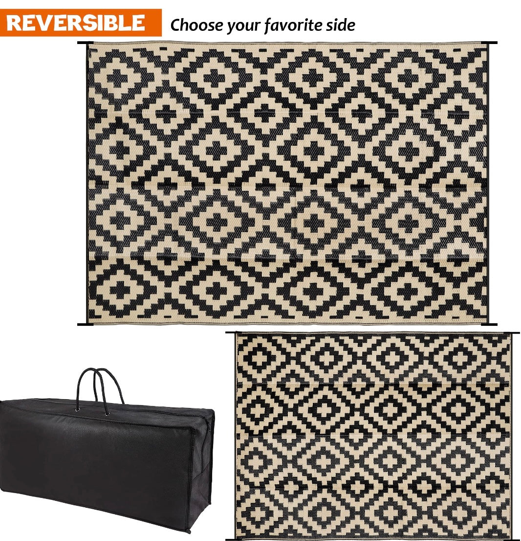 Retail Le$$ - Black Beige straw rug
