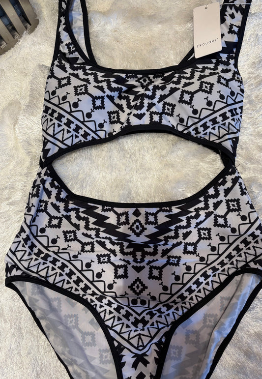 Retail Le$$-black-white-one-piece-swimsuit