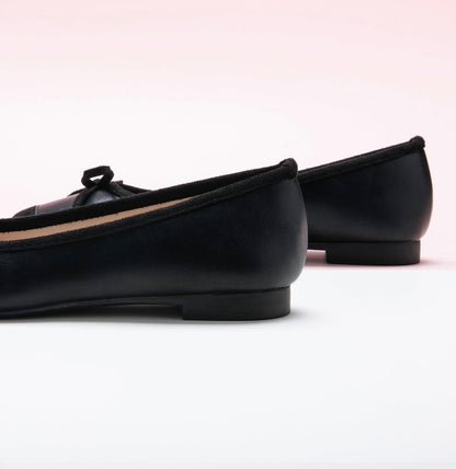 Retail Le$$ - Black leather flats